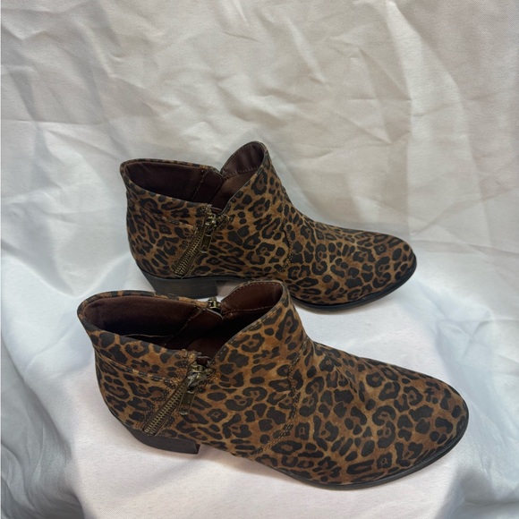 SUN STONE Womens Brown Leopard Print Abby Round Toe Block Heel Booties 8 W - Picture 3 of 9
